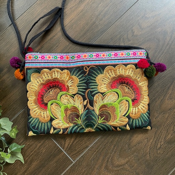 Embroidered bag from Thailand - Picture 2 of 6